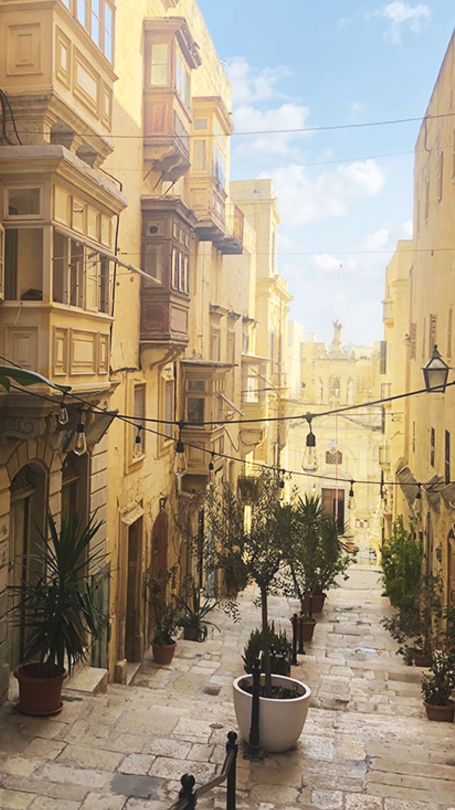 株式会社イーロナー